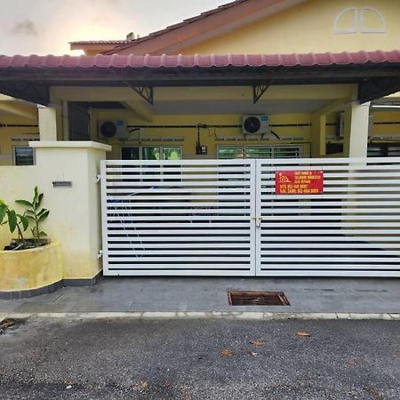 D'Haja 61 Klia Sepang With 3 Airconds & Wifi Banting (Selangor) Exterior foto