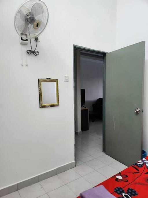 D'Haja 61 Klia Sepang With 3 Airconds & Wifi Banting (Selangor) Exterior foto