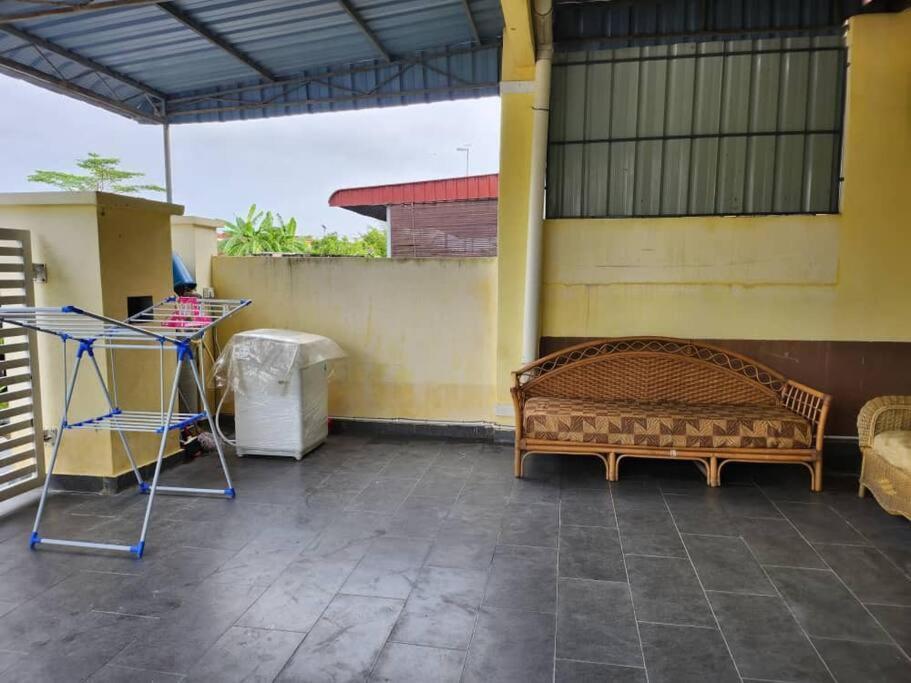 D'Haja 61 Klia Sepang With 3 Airconds & Wifi Banting (Selangor) Exterior foto